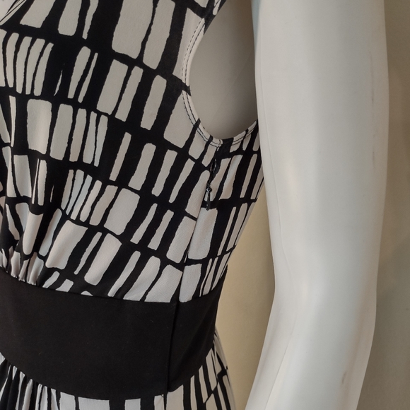 Max & Cleo Black Gray & White Dress Deep V-neck szS EUC - Picture 4 of 10
